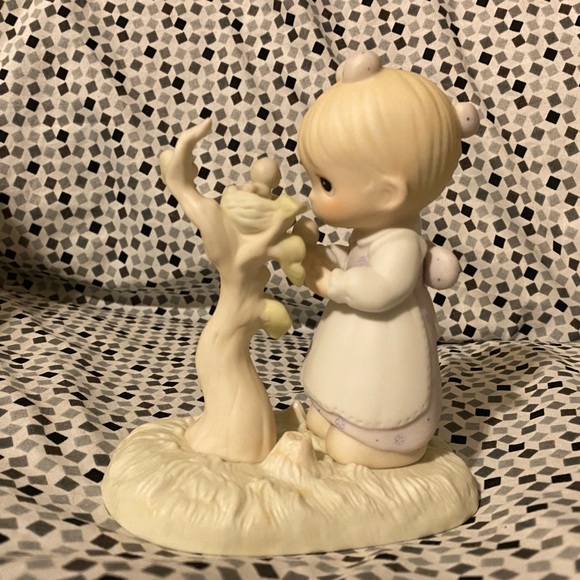 His Eye Is On The Sparrow- Precious Moments - Picture 4 of 6